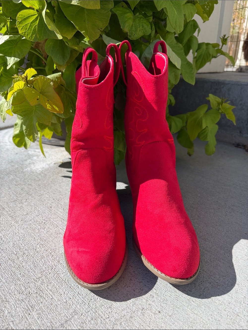 Women's Red velvet coy boy boots